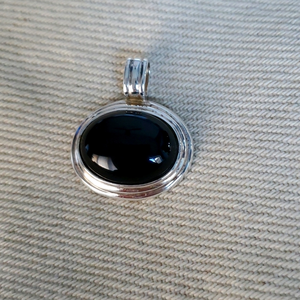 Sterling Silver 925 small black oval pendant!